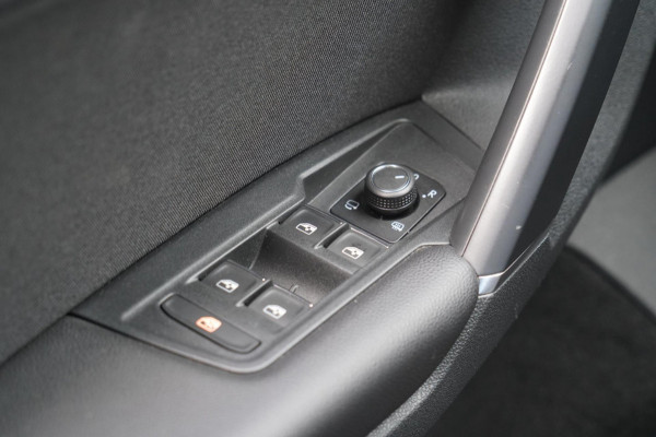 Volkswagen Tiguan 2.0 TSI 4Motion Highline / Virtual cockpit / Led / PDC / 2e Eig. / NL-Auto!