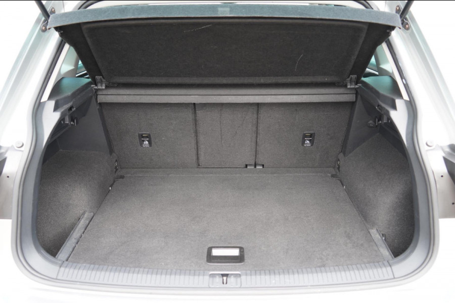 Volkswagen Tiguan 2.0 TSI 4Motion Highline / Virtual cockpit / Led / PDC / 2e Eig. / NL-Auto!