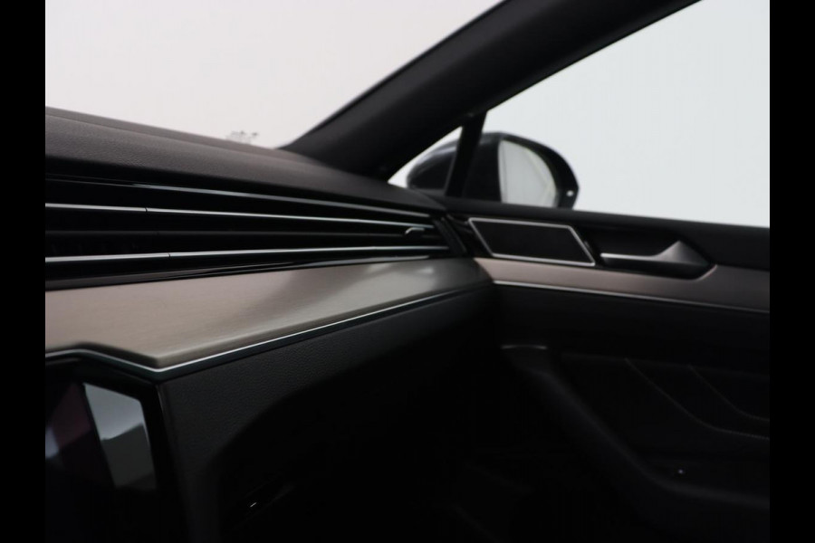 Volkswagen Passat 1.5 TSI R Line | Stoelverwarming | Trekhaak | Camera | Adaptive cruise | Leder/Alcantara | Carplay | Virtual Cockpit | Keyless | Matrix LED | Navigatie