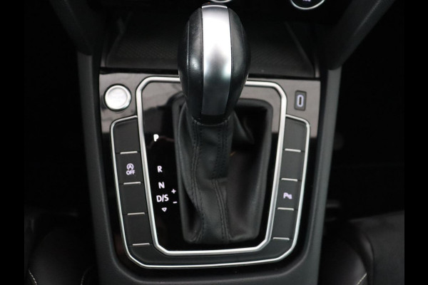 Volkswagen Passat 1.5 TSI R Line | Stoelverwarming | Trekhaak | Camera | Adaptive cruise | Leder/Alcantara | Carplay | Virtual Cockpit | Keyless | Matrix LED | Navigatie