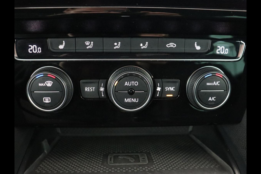 Volkswagen Passat 1.5 TSI R Line | Stoelverwarming | Trekhaak | Camera | Adaptive cruise | Leder/Alcantara | Carplay | Virtual Cockpit | Keyless | Matrix LED | Navigatie