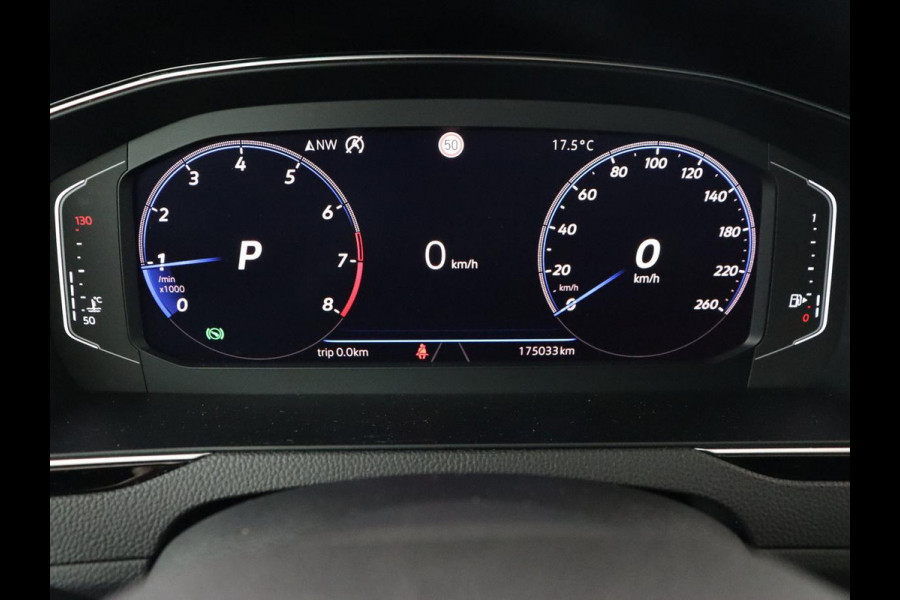 Volkswagen Passat 1.5 TSI R Line | Stoelverwarming | Trekhaak | Camera | Adaptive cruise | Leder/Alcantara | Carplay | Virtual Cockpit | Keyless | Matrix LED | Navigatie