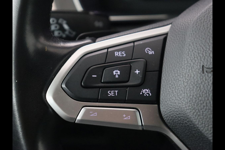 Volkswagen Passat 1.5 TSI R Line | Stoelverwarming | Trekhaak | Camera | Adaptive cruise | Leder/Alcantara | Carplay | Virtual Cockpit | Keyless | Matrix LED | Navigatie