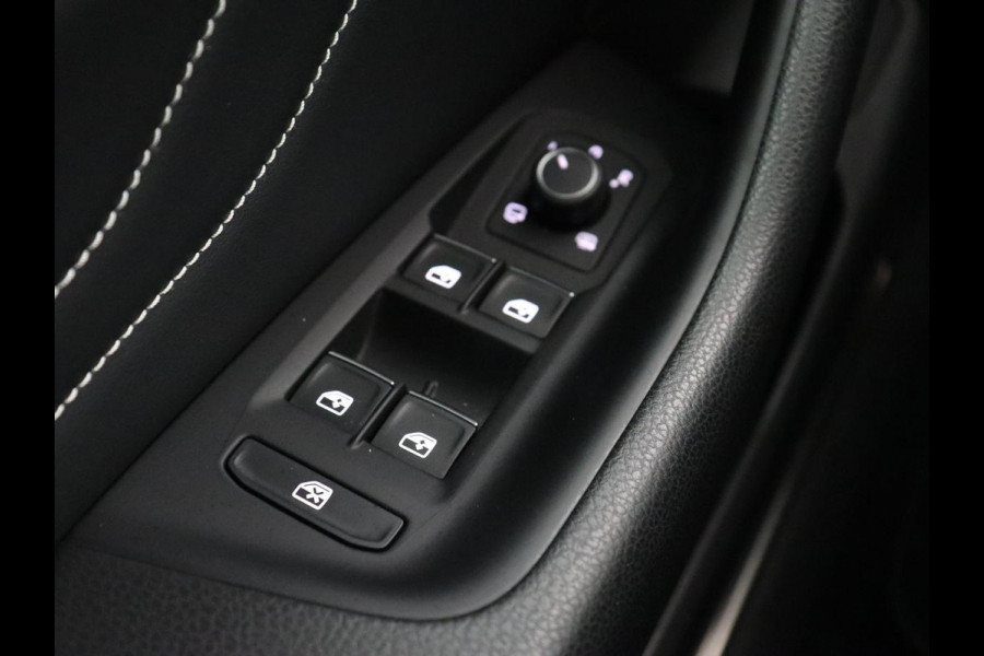 Volkswagen Passat 1.5 TSI R Line | Stoelverwarming | Trekhaak | Camera | Adaptive cruise | Leder/Alcantara | Carplay | Virtual Cockpit | Keyless | Matrix LED | Navigatie