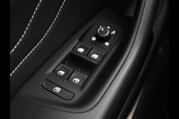Volkswagen Passat 1.5 TSI R Line | Stoelverwarming | Trekhaak | Camera | Adaptive cruise | Leder/Alcantara | Carplay | Virtual Cockpit | Keyless | Matrix LED | Navigatie