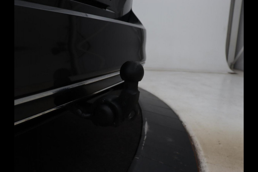 Volkswagen Passat 1.5 TSI R Line | Stoelverwarming | Trekhaak | Camera | Adaptive cruise | Leder/Alcantara | Carplay | Virtual Cockpit | Keyless | Matrix LED | Navigatie