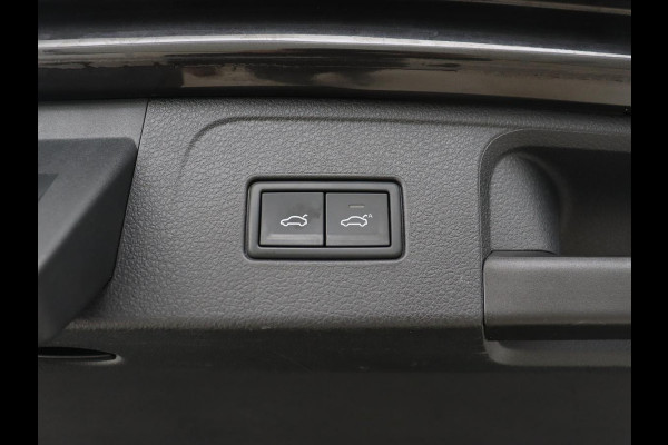 Volkswagen Passat 1.5 TSI R Line | Stoelverwarming | Trekhaak | Camera | Adaptive cruise | Leder/Alcantara | Carplay | Virtual Cockpit | Keyless | Matrix LED | Navigatie