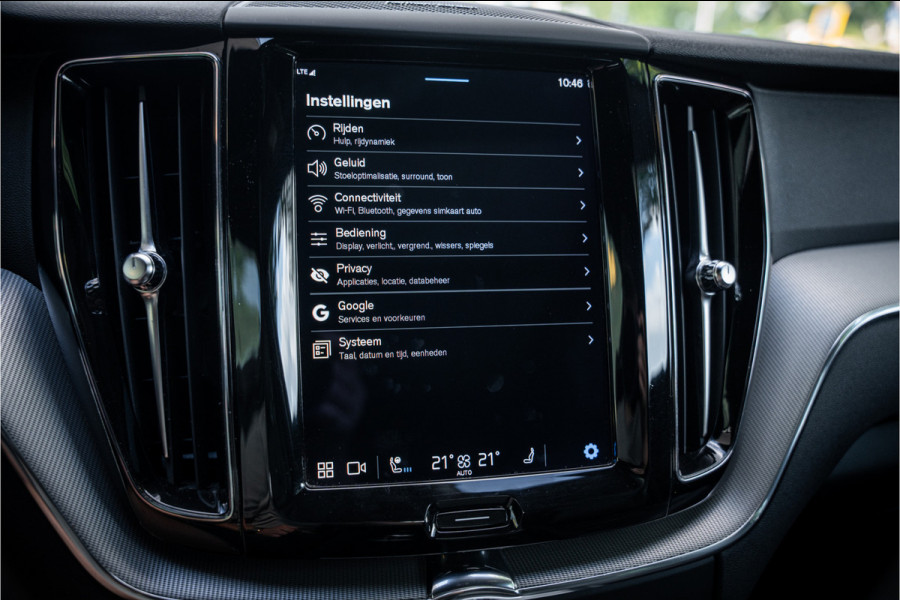 Volvo XC60 2.0 T8 Plug-in hybrid AWD R-Design ** Panodak ** Ventilatie ** Harman/Kardon