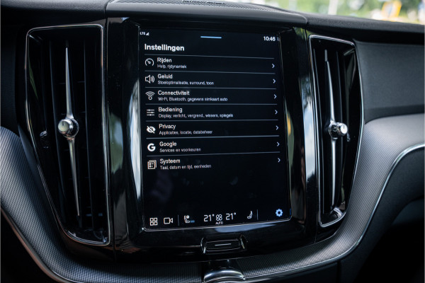 Volvo XC60 2.0 T8 Plug-in hybrid AWD R-Design ** Panodak ** Ventilatie ** Harman/Kardon
