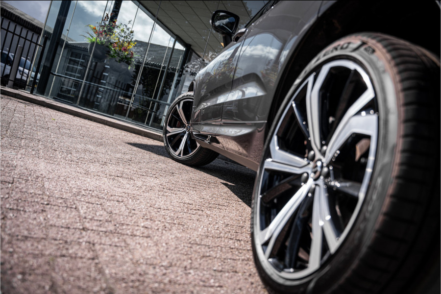 Volvo XC60 2.0 T8 Plug-in hybrid AWD R-Design ** Panodak ** Ventilatie ** Harman/Kardon