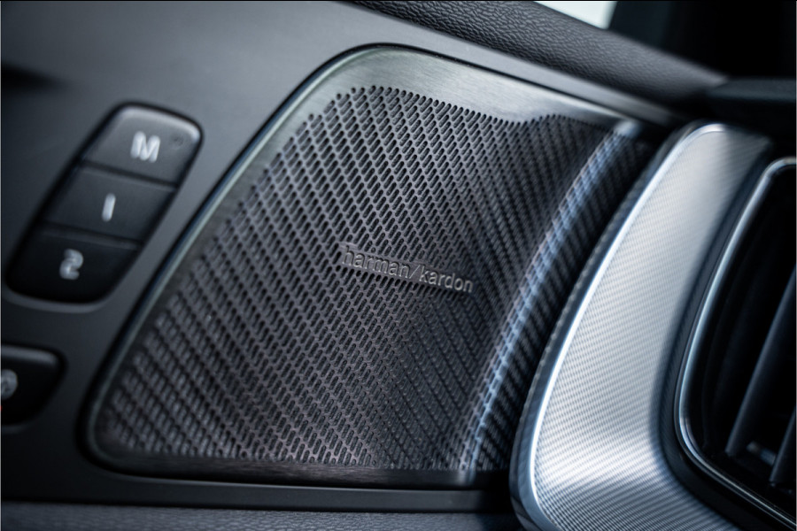 Volvo XC60 2.0 T8 Plug-in hybrid AWD R-Design ** Panodak ** Ventilatie ** Harman/Kardon