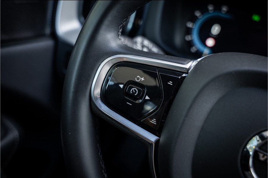 Volvo XC60 2.0 T8 Plug-in hybrid AWD R-Design ** Panodak ** Ventilatie ** Harman/Kardon
