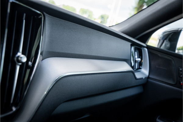 Volvo XC60 2.0 T8 Plug-in hybrid AWD R-Design ** Panodak ** Ventilatie ** Harman/Kardon