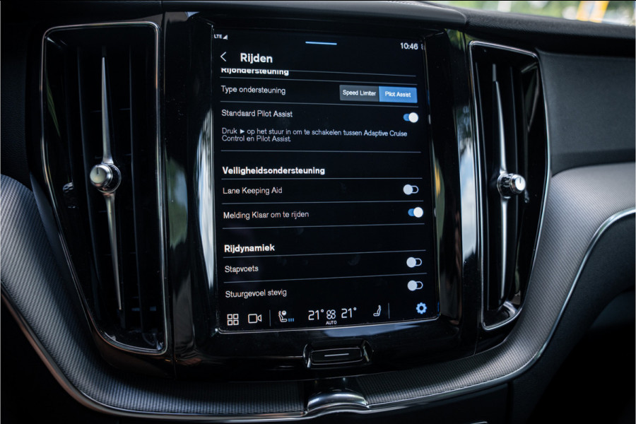 Volvo XC60 2.0 T8 Plug-in hybrid AWD R-Design ** Panodak ** Ventilatie ** Harman/Kardon