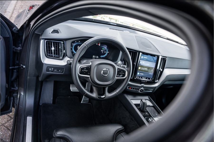 Volvo XC60 2.0 T8 Plug-in hybrid AWD R-Design ** Panodak ** Ventilatie ** Harman/Kardon