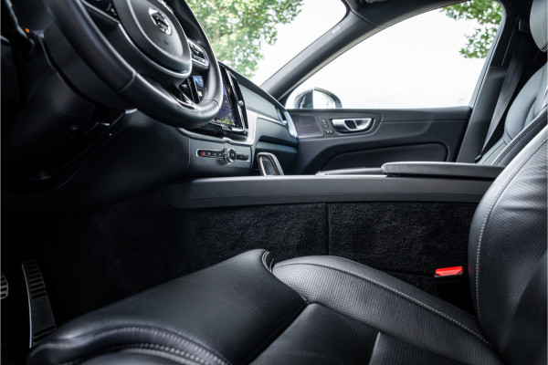 Volvo XC60 2.0 T8 Plug-in hybrid AWD R-Design ** Panodak ** Ventilatie ** Harman/Kardon