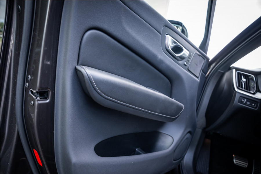 Volvo XC60 2.0 T8 Plug-in hybrid AWD R-Design ** Panodak ** Ventilatie ** Harman/Kardon