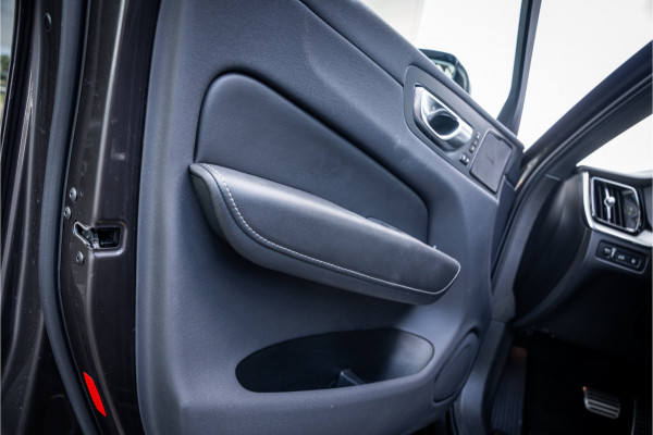 Volvo XC60 2.0 T8 Plug-in hybrid AWD R-Design ** Panodak ** Ventilatie ** Harman/Kardon