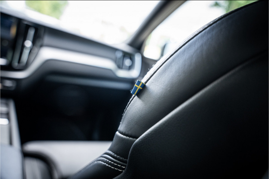 Volvo XC60 2.0 T8 Plug-in hybrid AWD R-Design ** Panodak ** Ventilatie ** Harman/Kardon