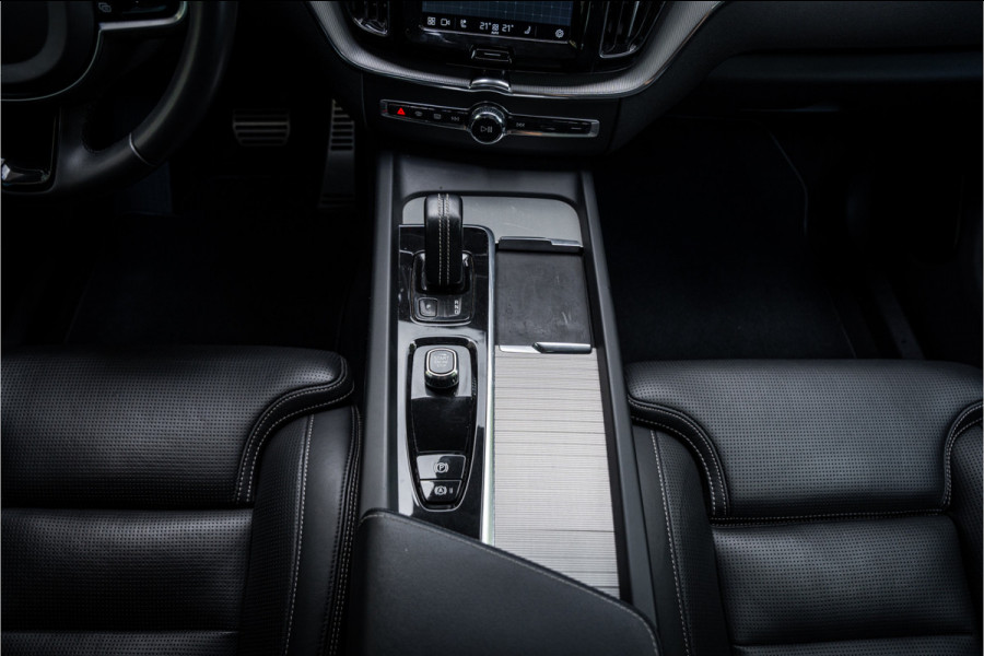 Volvo XC60 2.0 T8 Plug-in hybrid AWD R-Design ** Panodak ** Ventilatie ** Harman/Kardon