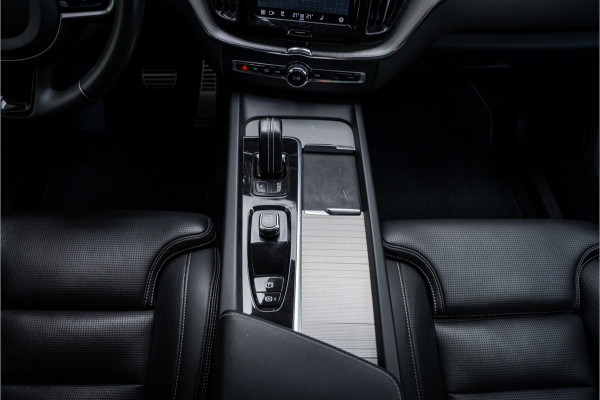Volvo XC60 2.0 T8 Plug-in hybrid AWD R-Design ** Panodak ** Ventilatie ** Harman/Kardon