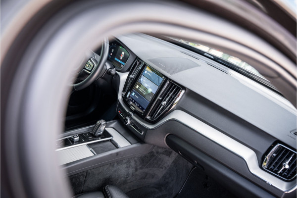 Volvo XC60 2.0 T8 Plug-in hybrid AWD R-Design ** Panodak ** Ventilatie ** Harman/Kardon