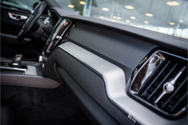 Volvo XC60 2.0 T8 Plug-in hybrid AWD R-Design ** Panodak ** Ventilatie ** Harman/Kardon