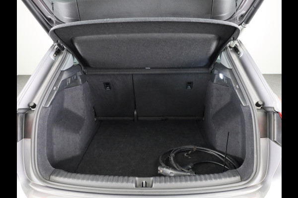 Audi Q4 e-tron 40 Advanced edition 77 kWh 204 pk | SoH 97% | Navigatie | Warmtepomp | Parkeersensoren achter | Autom. airco (3 zones) | Matrix LED koplampen | Lichtmetalen velgen 20" |