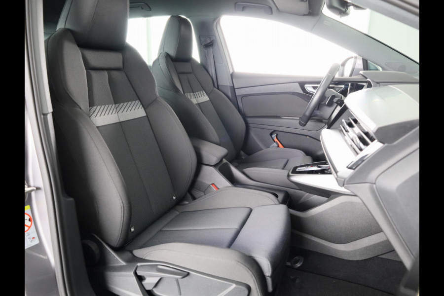 Audi Q4 e-tron 40 Advanced edition 77 kWh 204 pk | SoH 97% | Navigatie | Warmtepomp | Parkeersensoren achter | Autom. airco (3 zones) | Matrix LED koplampen | Lichtmetalen velgen 20" |