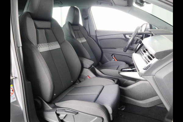 Audi Q4 e-tron 40 Advanced edition 77 kWh 204 pk | SoH 97% | Navigatie | Warmtepomp | Parkeersensoren achter | Autom. airco (3 zones) | Matrix LED koplampen | Lichtmetalen velgen 20" |