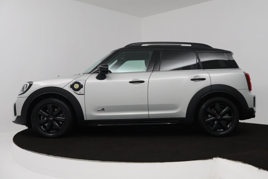 MINI Countryman 2.0 Cooper S E ALL4 Classic (PANORAMADAK, ACHTERUITRIJCAMERA, STOELVERWARMING, NAVIGATIE, LEER, CRUISE)