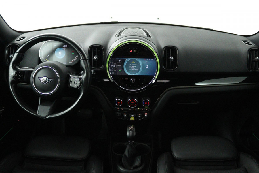 MINI Countryman 2.0 Cooper S E ALL4 Classic (PANORAMADAK, ACHTERUITRIJCAMERA, STOELVERWARMING, NAVIGATIE, LEER, CRUISE)