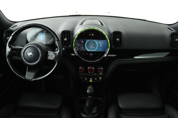 MINI Countryman 2.0 Cooper S E ALL4 Classic (PANORAMADAK, ACHTERUITRIJCAMERA, STOELVERWARMING, NAVIGATIE, LEER, CRUISE)