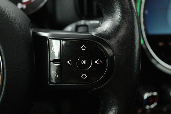 MINI Countryman 2.0 Cooper S E ALL4 Classic (PANORAMADAK, ACHTERUITRIJCAMERA, STOELVERWARMING, NAVIGATIE, LEER, CRUISE)