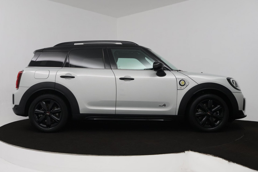 MINI Countryman 2.0 Cooper S E ALL4 Classic (PANORAMADAK, ACHTERUITRIJCAMERA, STOELVERWARMING, NAVIGATIE, LEER, CRUISE)