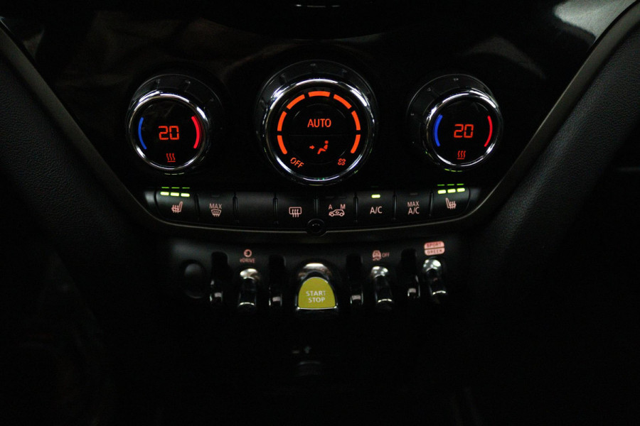 MINI Countryman 2.0 Cooper S E ALL4 Classic (PANORAMADAK, ACHTERUITRIJCAMERA, STOELVERWARMING, NAVIGATIE, LEER, CRUISE)