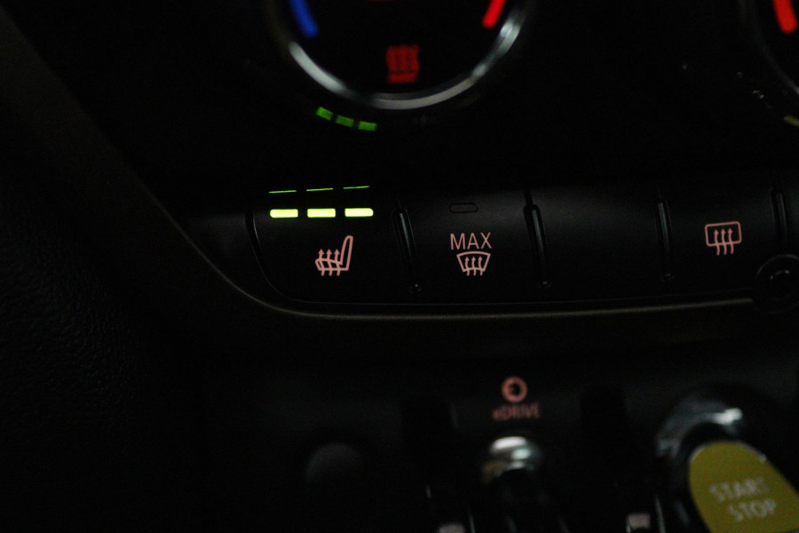 MINI Countryman 2.0 Cooper S E ALL4 Classic (PANORAMADAK, ACHTERUITRIJCAMERA, STOELVERWARMING, NAVIGATIE, LEER, CRUISE)