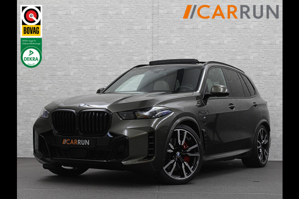 BMW X5 50e M-Sport Pro | 360 Camera | ACC | Panorama | Massage | Individual Leder | Soft-Close | 4-Zone Clima | Head-Up | Manhattan Green | Harman-Kardon | Stoelventilatie | Trekhaak | Luchtvering | Stoelverwarming V+A | Keyless-Entry | Memory | Iconic-Glow | Comfortstoelen | Bekerhouders Gekoeld + Verwarmd | Zonwering | ISO-Glas |