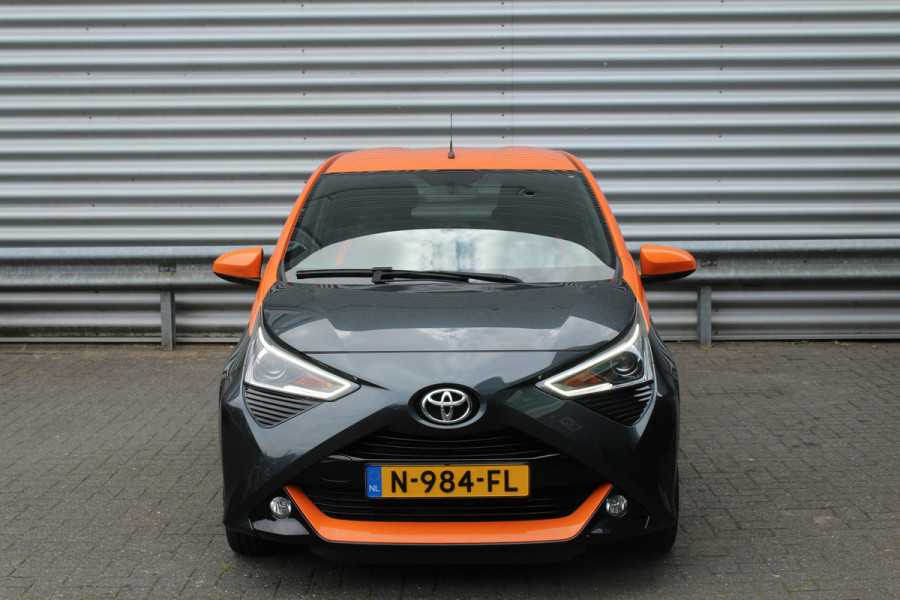 Toyota Aygo 1.0 VVT-i 73pk x-JBL NL-Auto NAP Clima Navi Carplay Camera 15"LMV
