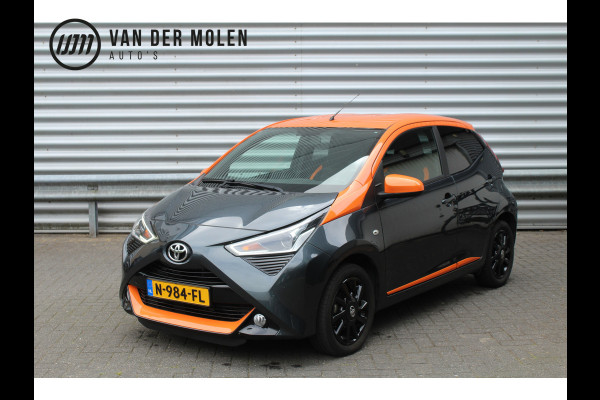 Toyota Aygo 1.0 VVT-i 73pk x-JBL NL-Auto NAP Clima Navi Carplay Camera 15"LMV