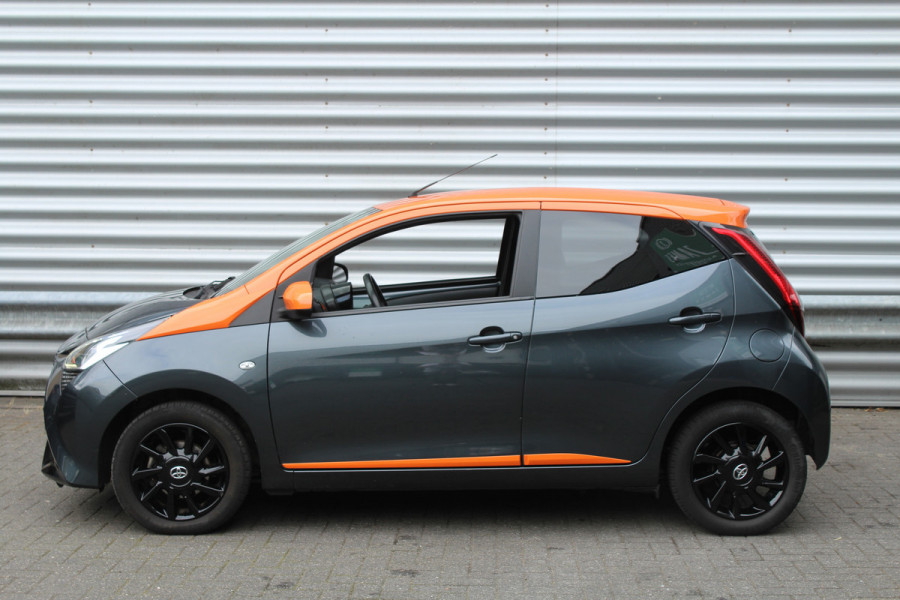 Toyota Aygo 1.0 VVT-i 73pk x-JBL NL-Auto NAP Clima Navi Carplay Camera 15"LMV
