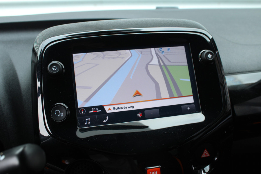 Toyota Aygo 1.0 VVT-i 73pk x-JBL NL-Auto NAP Clima Navi Carplay Camera 15"LMV