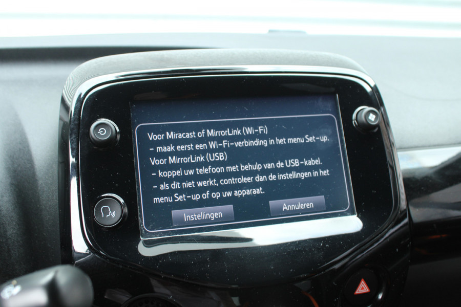 Toyota Aygo 1.0 VVT-i 73pk x-JBL NL-Auto NAP Clima Navi Carplay Camera 15"LMV
