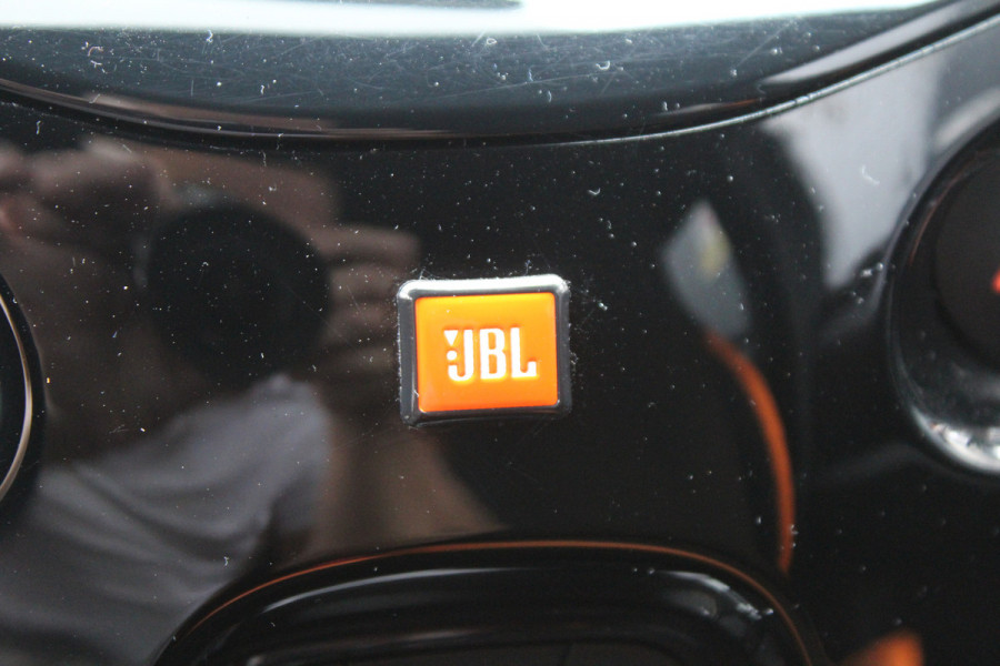 Toyota Aygo 1.0 VVT-i 73pk x-JBL NL-Auto NAP Clima Navi Carplay Camera 15"LMV