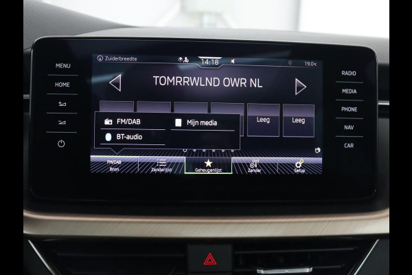 Škoda Kamiq 1.0 TSI Business Edition | Panoramadak | Trekhaak | Stoelverwarming | Virtual Cockpit | Carplay | Climate control | Keyless | Cruise control | Full LED | Getint glas