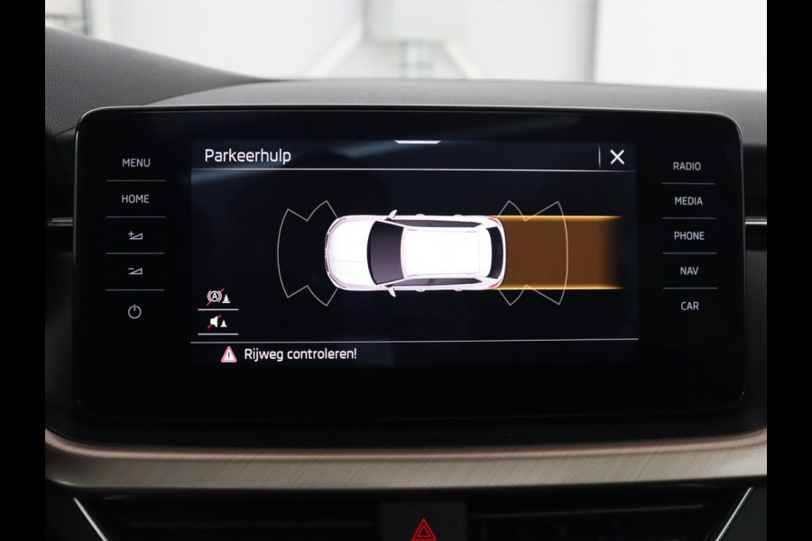 Škoda Kamiq 1.0 TSI Business Edition | Panoramadak | Trekhaak | Stoelverwarming | Virtual Cockpit | Carplay | Climate control | Keyless | Cruise control | Full LED | Getint glas
