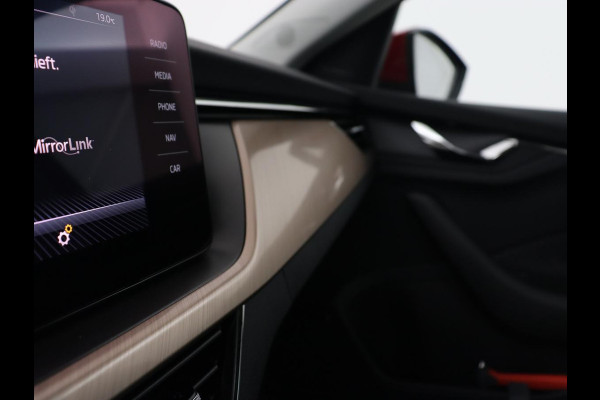Škoda Kamiq 1.0 TSI Business Edition | Panoramadak | Trekhaak | Stoelverwarming | Virtual Cockpit | Carplay | Climate control | Keyless | Cruise control | Full LED | Getint glas