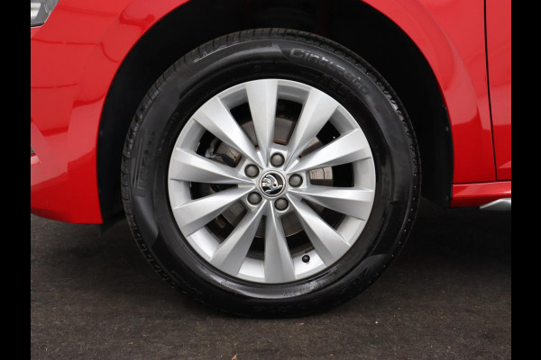 Škoda Kamiq 1.0 TSI Business Edition | Panoramadak | Trekhaak | Stoelverwarming | Virtual Cockpit | Carplay | Climate control | Keyless | Cruise control | Full LED | Getint glas