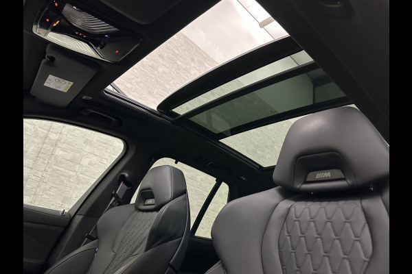 BMW X5 50e M-Performance Seats | M-Sport Pro | 360 Camera | Soft-Close | Panorama | Indiv. Leder | 4-Zone Clima | Stoelventilatie | Head-Up | Harman-Kardon | Keyless-Entry | Memory | M-Gordels | Stuurverwarming | Stoelverwarming V+A | Zonwering | Parfumering | Iso-Glas | Iconic-Glow | Beker Koeling & Verwarming | Standkachel | Carplay |