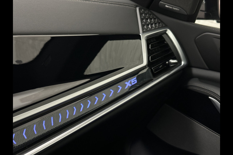BMW X5 50e M-Performance Seats | M-Sport Pro | 360 Camera | Soft-Close | Panorama | Indiv. Leder | 4-Zone Clima | Stoelventilatie | Head-Up | Harman-Kardon | Keyless-Entry | Memory | M-Gordels | Stuurverwarming | Stoelverwarming V+A | Zonwering | Parfumering | Iso-Glas | Iconic-Glow | Beker Koeling & Verwarming | Standkachel | Carplay |
